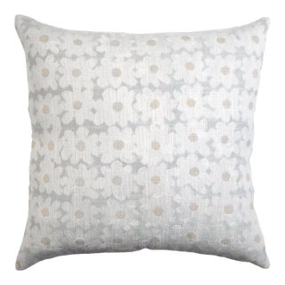 Kevin O'Brien Daisy Shell 22" Performance Pillow For Sale
