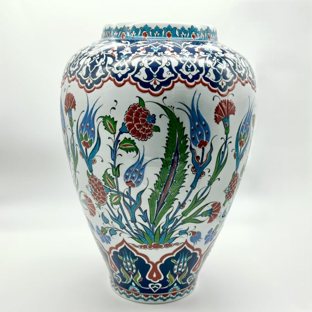 White Handmade Ceramic Grand Shah Vase with Lid (60cm) Classic White Saz Leaf & Carnation For Sale - Image 8 of 10