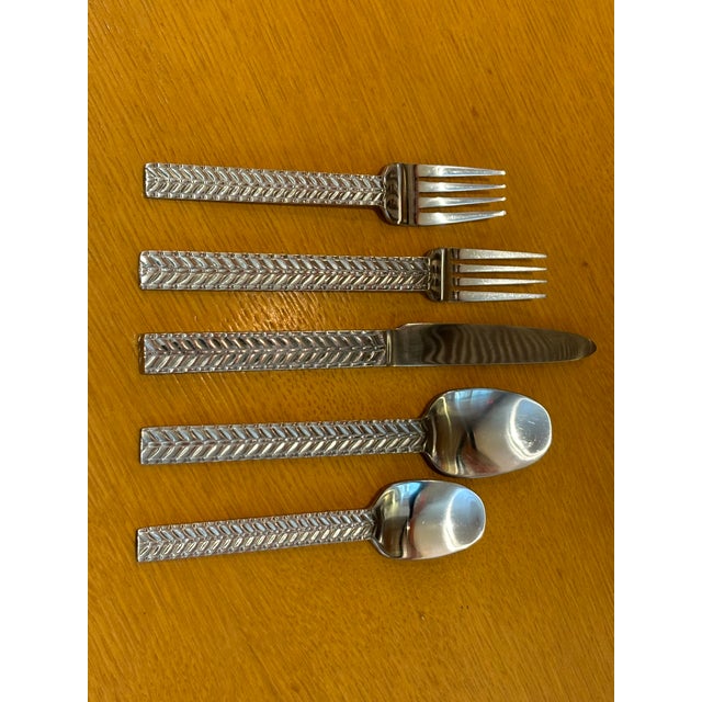 Joseph Abbound Service for 10 in a Sisal Design. Beautiful Design that dates to the 1990's. Nice size set ready to go!