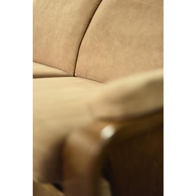 This modern two-seater sofa Pegasus Low Back Loveseat model, was manufactured by the Norwegian company Ekornes. The...