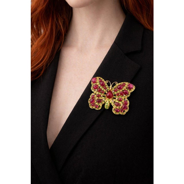 Art Nouveau Bochic “Orient” Vintage Natural Multi Ruby & Emerald Butterfly Brooch 18K Gold & For Sale - Image 3 of 11