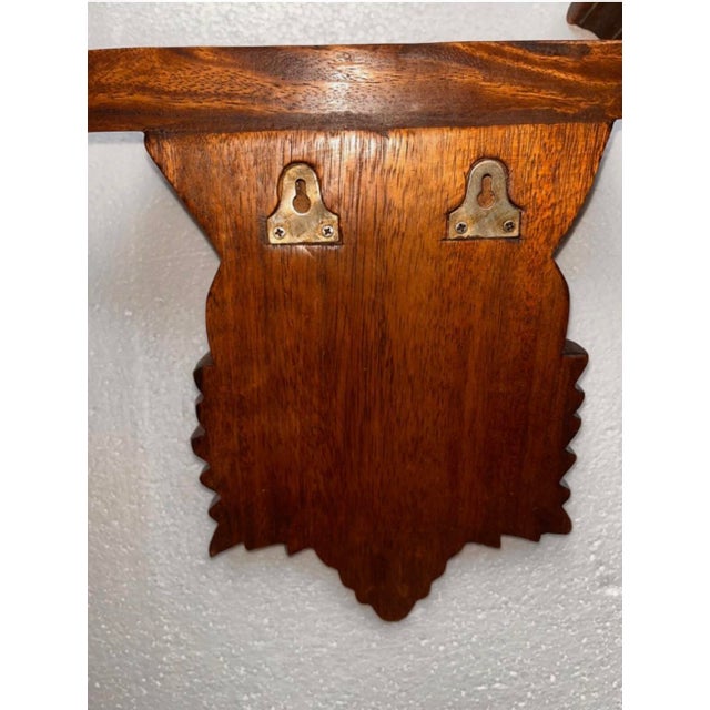 1960s Pair of Vintage Mid-Century Hand-Carved Wooden Wall Shelves Features an Ornate, Deeply Detailed Scalloped Shell Design With a Rich, Warm Wood Finish. For Sale - Image 5 of 15