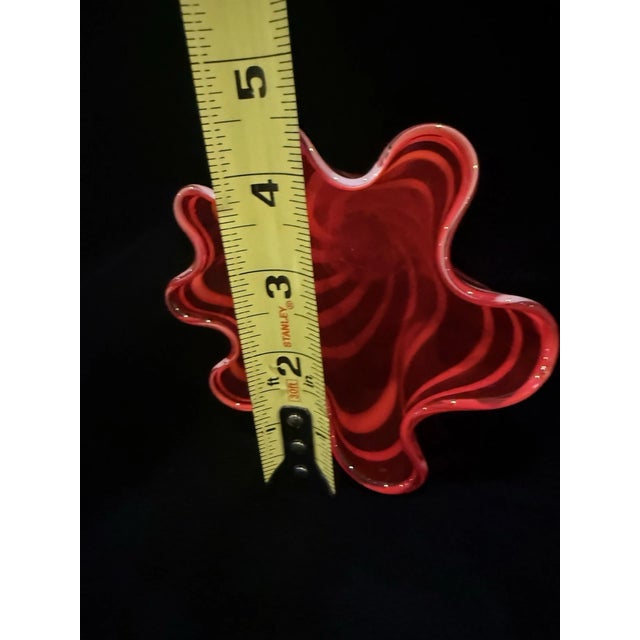 Mid-Century Modern Vintage MCM Murano Style Hand Blown Swirl Ruffle Rim Art Glass Vase For Sale - Image 3 of 6