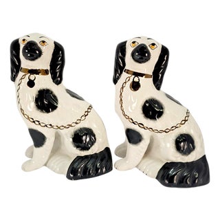 Mid-20th-Century English Staffordshire Revival Spaniel Mantel Dogs, Pair For Sale