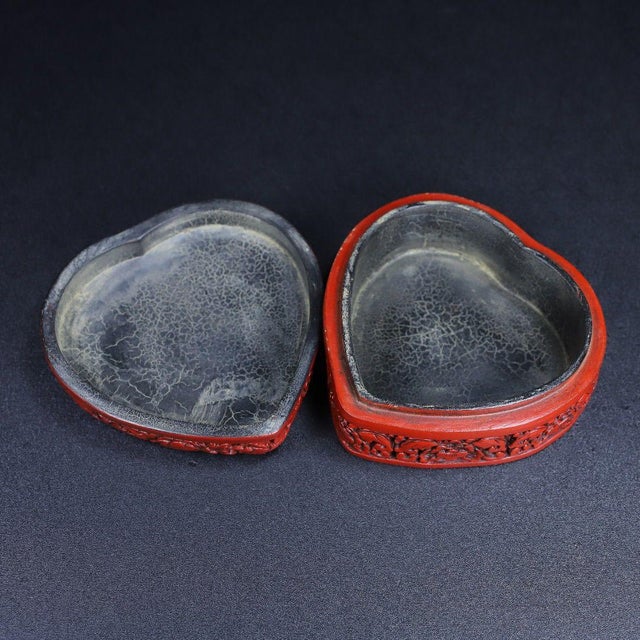 1980s Vintage Chinese Carved Cinnabar Lacquer Heart-Shaped Box, Dragon & Phoenix Among Peonies For Sale - Image 5 of 10