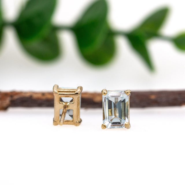 7x5mm - Solitaire Aquamarine Studs in 14k Solid Gold-Set of 2 For Sale In Columbus - Image 6 of 7
