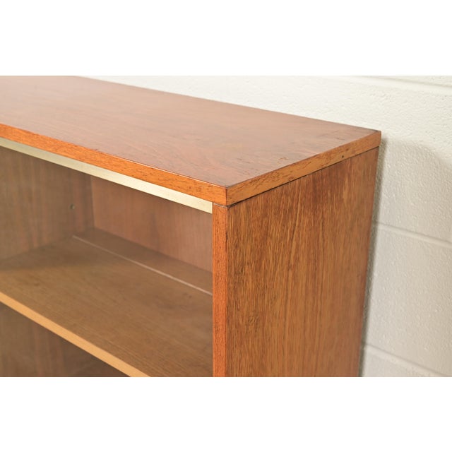 Paul McCobb for Calvin Linear Group Sliding Door Bookcase Cabinet, 1950s For Sale In South Bend - Image 6 of 15