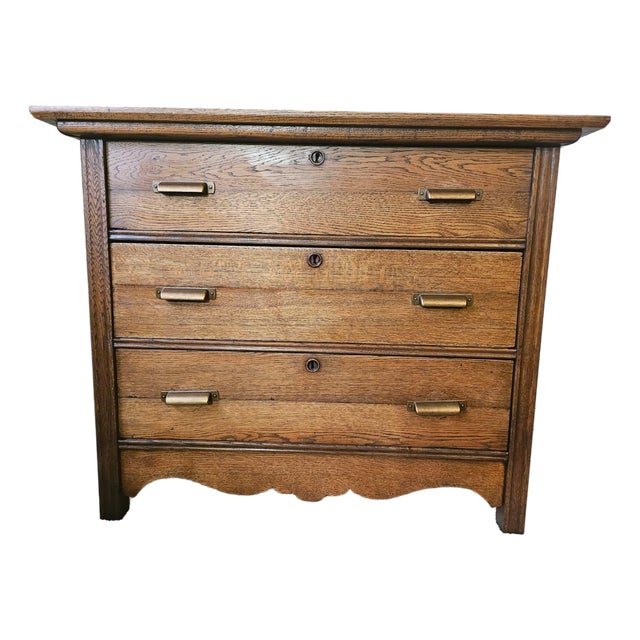 Vintage Victorian Quarter-Sawn (Tiger) Oak Three-Drawer Chest of Drawers For Sale