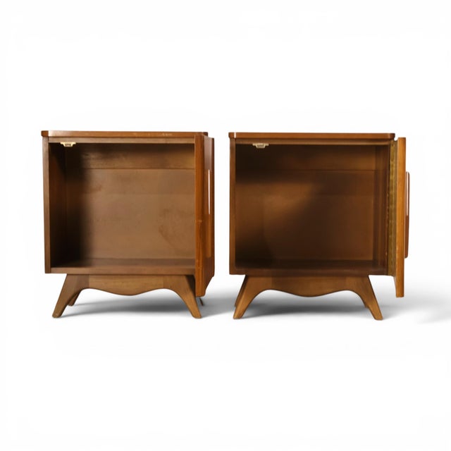 Broyhill Young Manufacturing Vintage Sculptural Mid Century Modern Pair of Nightstands C. 1960s, Attrbiuted For Sale - Image 4 of 14