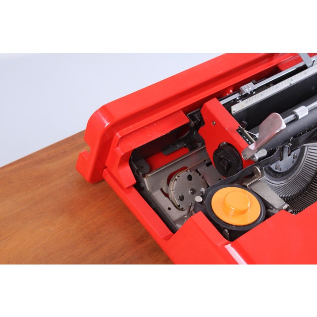 Valentine Red Typewriter by Ettore Sottsass for Olivetti, 1960s For Sale - Image 6 of 18
