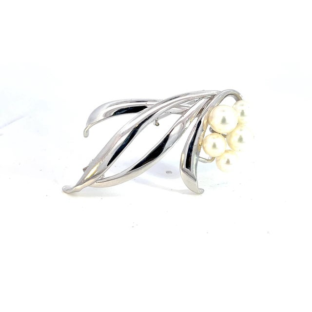 Metal 1990s Mikimoto Estate Akoya Pearl Brooch 6.40-5.30 mm Silver For Sale - Image 7 of 8