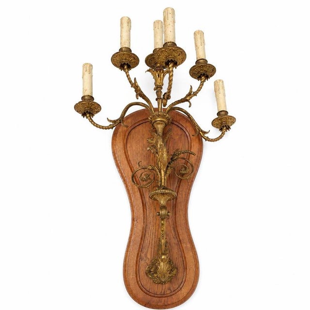 Impressive pair of six-light wall sconces in gilded metal and brown wood – Louis XV style – c. 1900. This impressive pair...