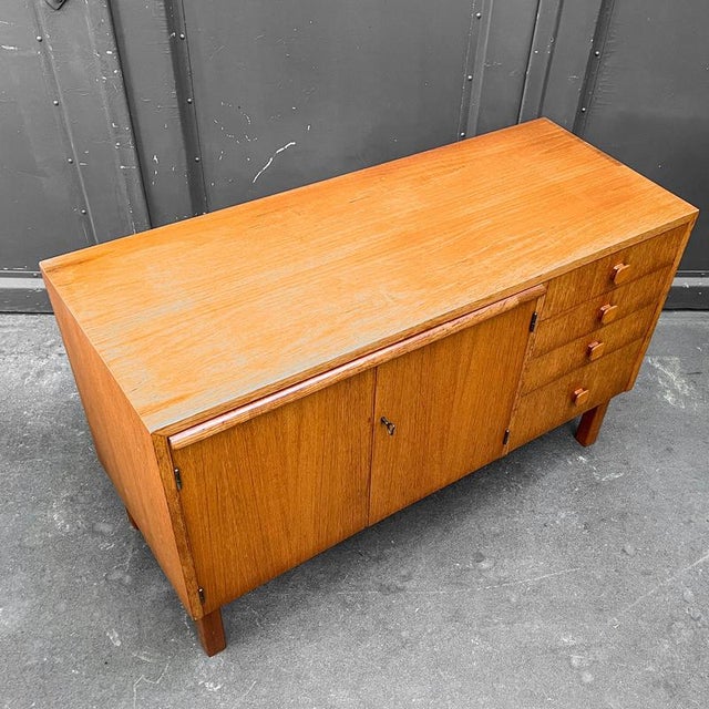 Mid-Century Modern Shelving Unit in Teak For Sale - Image 18 of 18