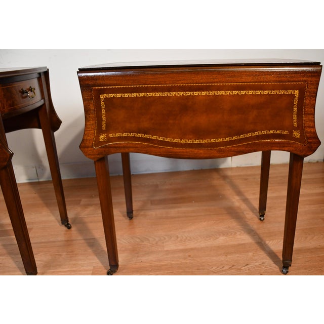 Weiman 1920 Antique Pair of Columbia Regency Style Mahogany Pembroke Side / End Tables For Sale - Image 4 of 18