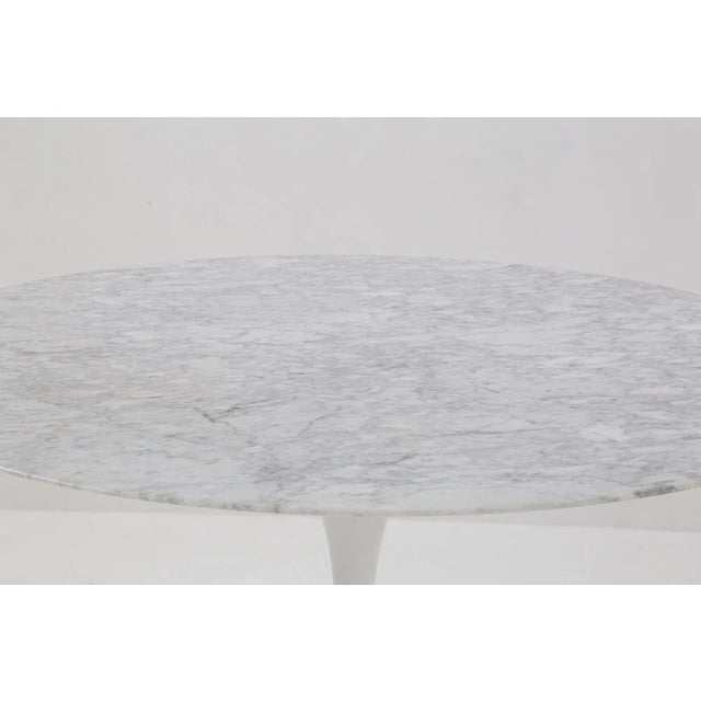 1970s Round Table in White Marble attributed to Eero Saarinen, 1970s For Sale - Image 5 of 10