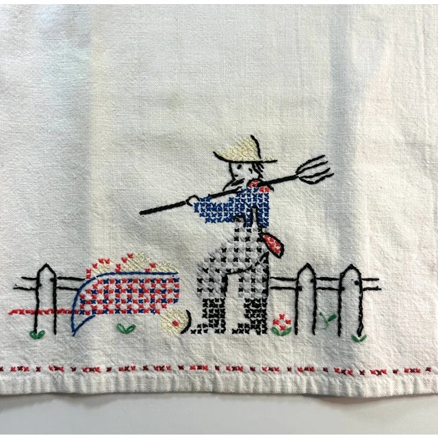 White Vintage Embroidered Linen Tea Towels 1940s Farmhouse Decor -Set of 3 For Sale - Image 8 of 9