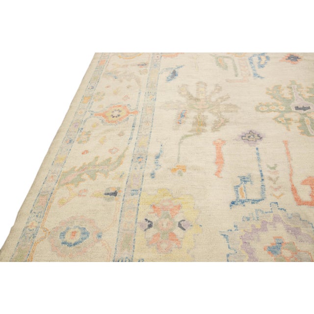 Modern Turkish Oushak Handmade Floral Beige Oversize Wool Rug For Sale In New York - Image 6 of 9
