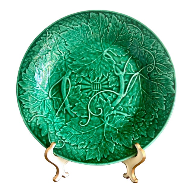 Mid 19th Century Victorian Wedgwood Green Majolica Plate With Vine & Leaf Relief Pattern For Sale