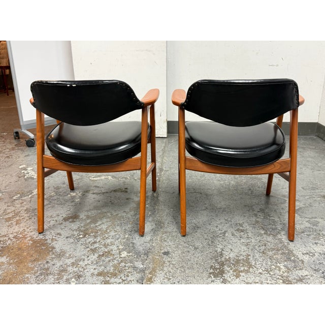 Mid 20th Century Mid Century Modern Walnut With Black Vinyl Arm Chairs, Pair For Sale - Image 5 of 12