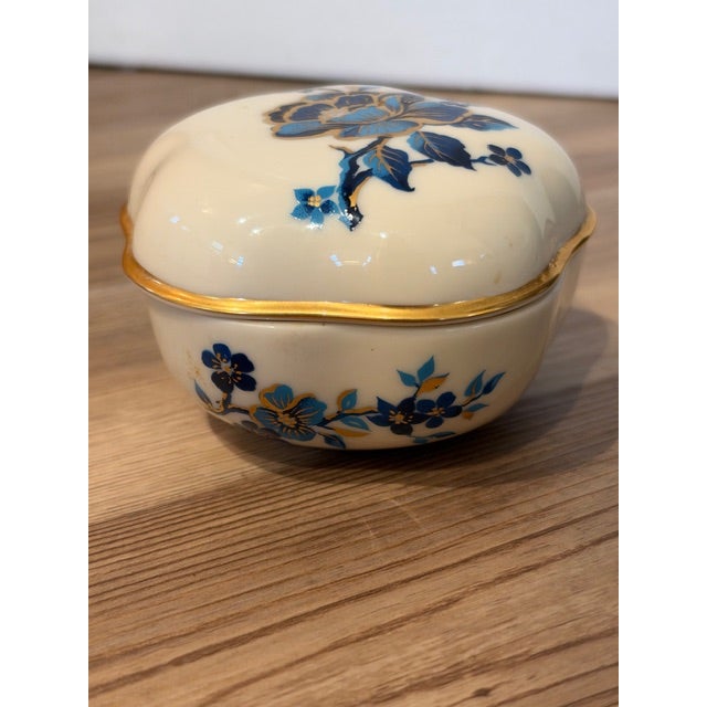 Lenox Lenox Pagoda 5-Sided Porcelain Trinket or Powder Box For Sale - Image 4 of 13