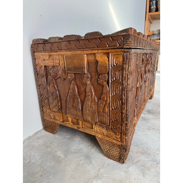 Vintage African Benin (Nigeria) Hand-Carved Wooden Chest Honoring the Oba of Benin For Sale - Image 4 of 12