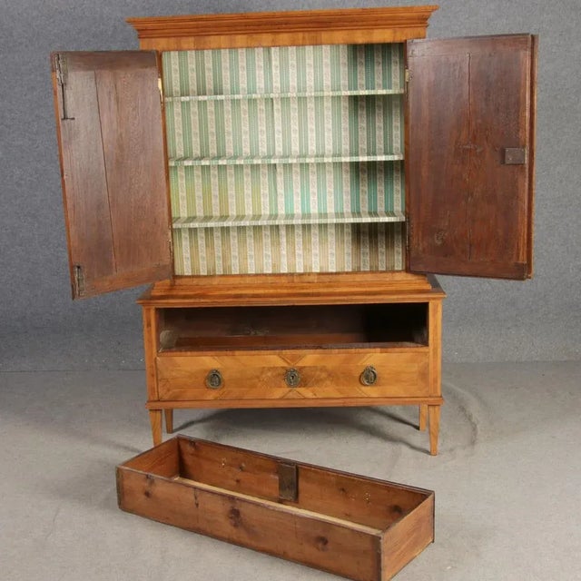 Brown Antique Baroque Cabinet inn Walnut, 1780 For Sale - Image 8 of 18