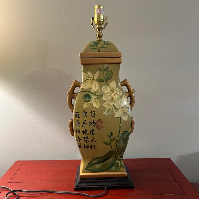 Elegant large Chinese motif ceramic table lamp from the Reliance lamp company. Chinese characters and hand painted lillies.