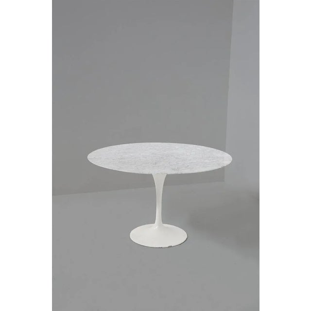 Round Table in White Marble attributed to Eero Saarinen, 1970s For Sale - Image 9 of 10
