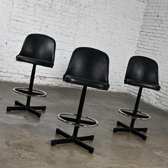 Metal 1970’s Mid Century Modern Samsonite Black Vinyl Faux Leather & Chrome Bar or Counter Stools Set of 3 For Sale - Image 7 of 12