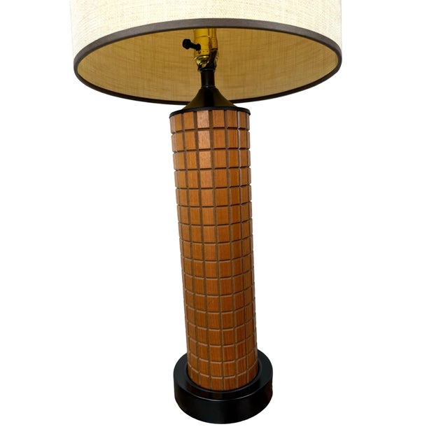 Mid-Century Modern Mid-Century Geometric Table Lamp With Textured Column and Drum Shade For Sale - Image 3 of 9