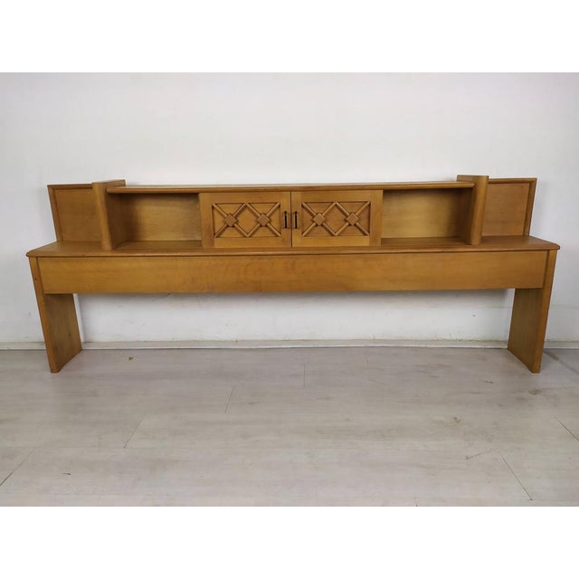 Vintage Oak Headboard, in Good conditions. Designed 1950 to 1959