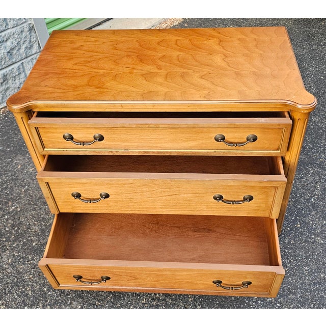 A Huntley Furniture Mid Century Italian Provincial Walnut Chest of Drawers. Dovetail Construction drawers working...