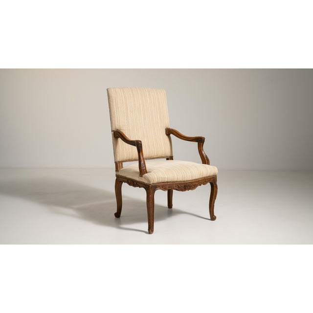 Louis XV Oak Throne Chair, Rococo Style, France, 19th Century For Sale In Greensboro - Image 6 of 13