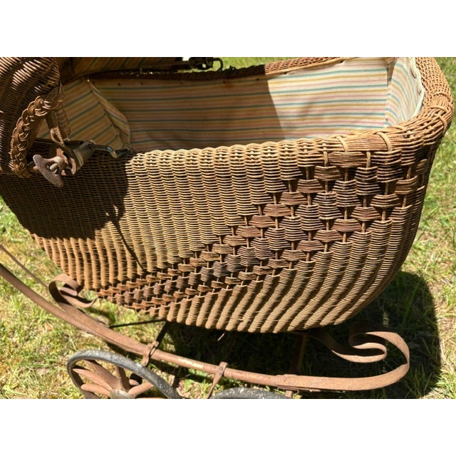 Antique Victorian Wicker Infant Pram For Sale In New York - Image 6 of 12