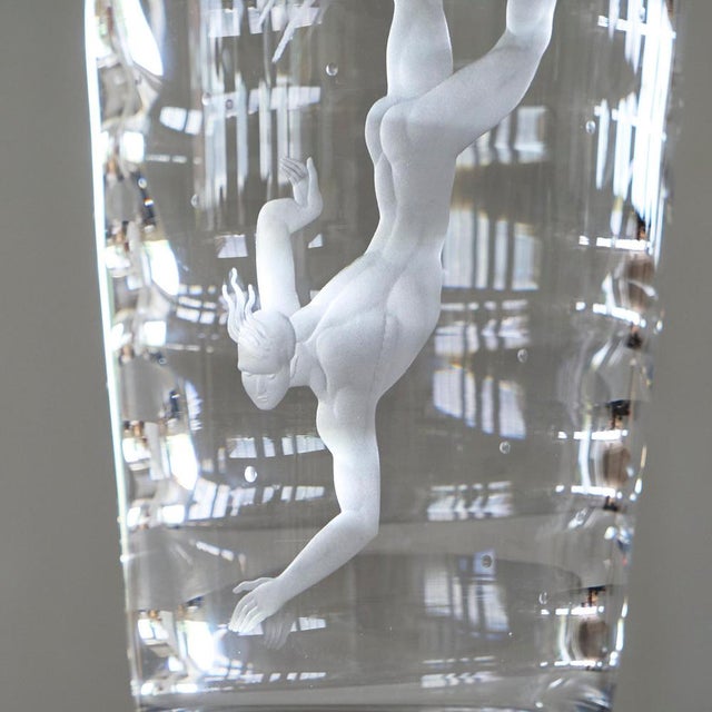 Orrefors Large Dykare Vase in Etched Glass attributed to Vicke Lindstrand for Orrefors, 1930s For Sale - Image 4 of 11