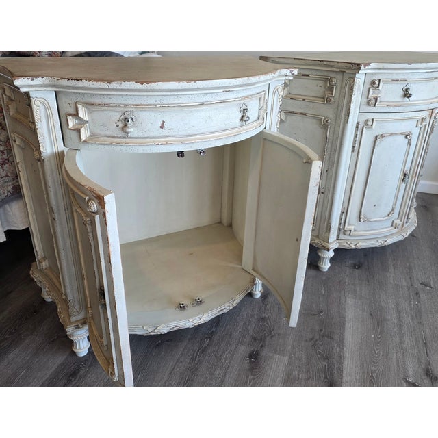 Pair of Vintage French Style Habersham Bedeside Tables Night Stands For Sale - Image 4 of 10