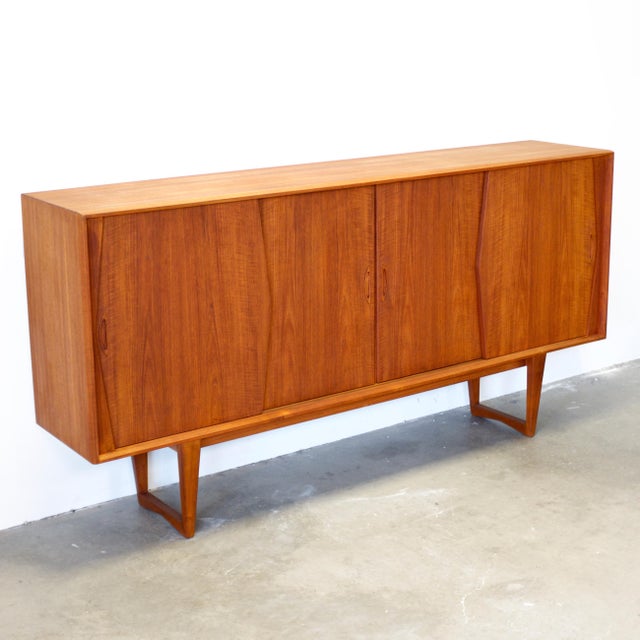Mid-Century Modern 1950s Kurt Østervig Teak Tall Sideboard / Highboard With Illuminated Bar Cabinet For Sale - Image 3 of 14