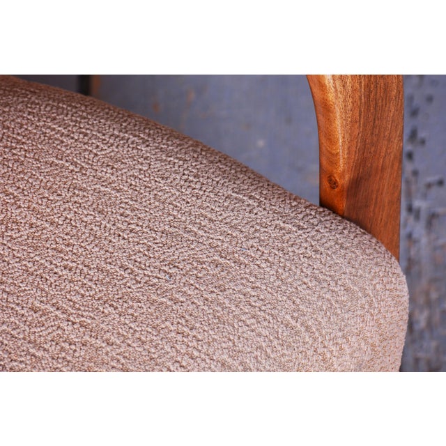 This elegant Art Deco reclining armchair comes from Czechoslovakia from the early 20th century. It is made of solid and...