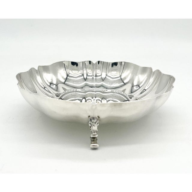 Hollywood Regency Vintage Oneida Silverplate Footed Bowl — Scalloped Rim — Traditional / Hollywood Regency For Sale - Image 3 of 13
