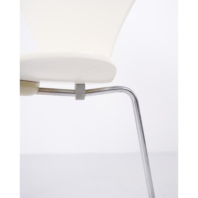 Series 7 Chairs in White Lacquered Veneer with Chrome Frame by Arne Jacobsen for Fritz Hansen, 1988, Set of 6 For Sale - Image 10 of 13