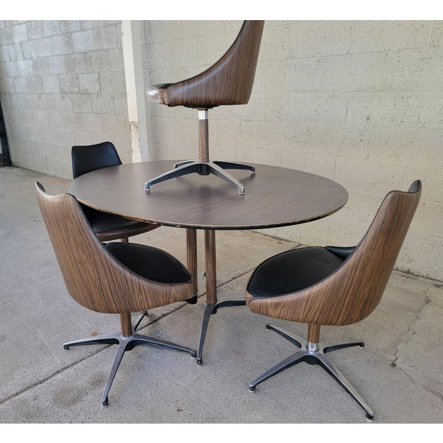 Space-Age, Mid-Century Modern "Star Trek" style 5 piece dinette set. Four swivel chairs and an oval dining table. (no...