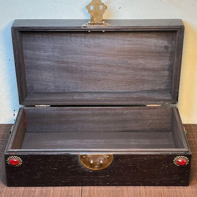 Shell Chinese Padauk Wood Mother-of-Pearl Inlaid Magpie Jewelry Box For Sale - Image 7 of 9