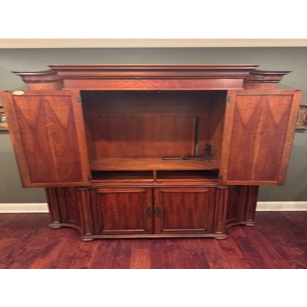 1990s Elegant Solid Wood Entertainment Armoire / Tv Cabinet – Traditional Luxury Media Cabinet With Curved Side Storage For Sale - Image 5 of 6
