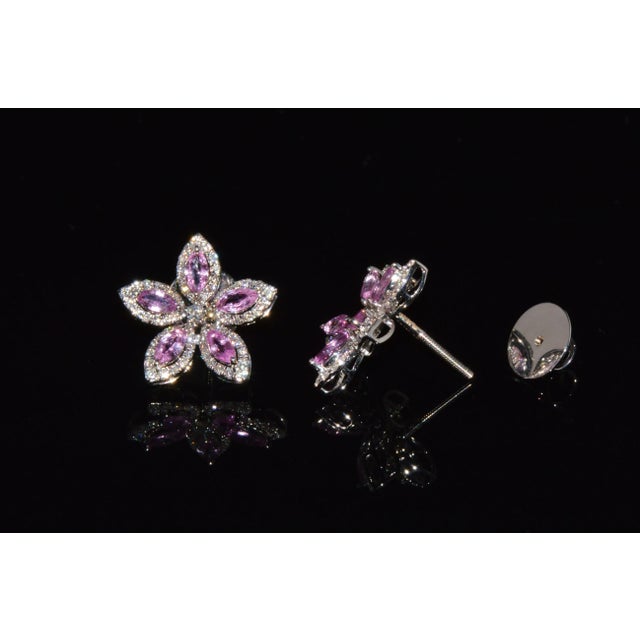 Certified Natural 2.36cts vs F Diamond Pink Sapphire 18k Solid Gold Floral Earrings- 2 Pieces For Sale - Image 9 of 13