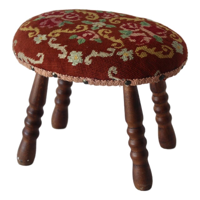 Vintage Mid-Century Turned Wood Legs Needlepoint Footstool Ottoman For Sale