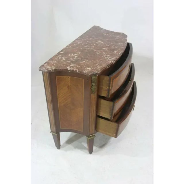 19th Century Refined French Louis XV Marble-Serpentine Top Three-Drawer Commode- Kingwood Parquetry For Sale - Image 4 of 9