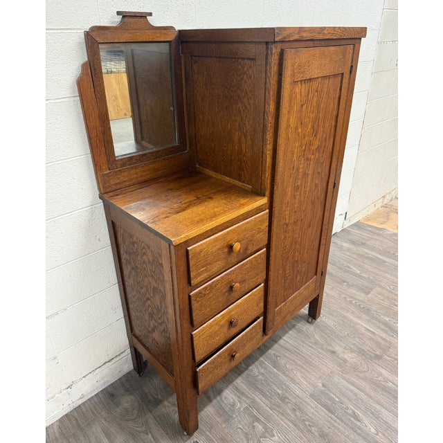 This is a beautiful antique Arts & Crafts Mission gentleman’s chiffonier dating to the early 1900s. Crafted from quarter-...