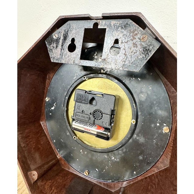 Industrial Bakelite Brown Wall Clock from Smith Electric, 1950s For Sale - Image 15 of 17