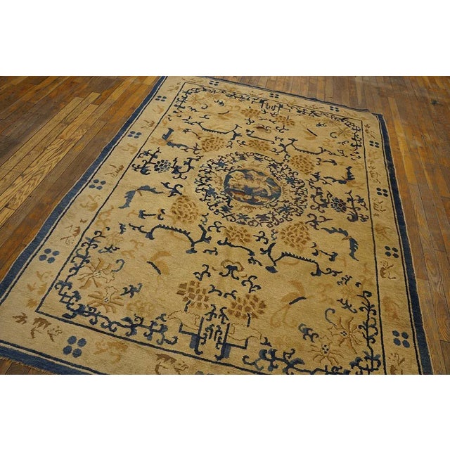 19th Century Chinese Ningxia Carpet ( 4' 10" x 6' 6" - 147 x 198 cm ) For Sale - Image 4 of 5