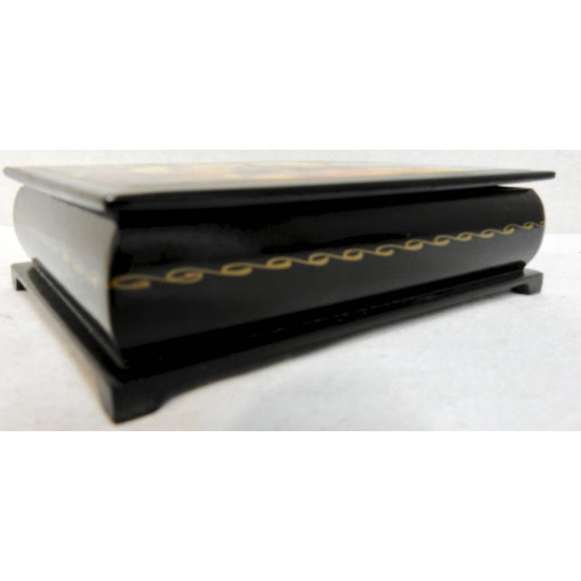 Traditional Kremlin and Red Square in Moscow on Russian Lacquer Box For Sale - Image 3 of 9